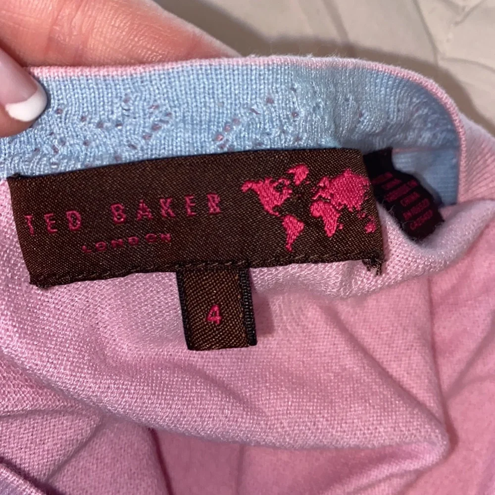 Ted Baker London pink V-neck sweater size 4- US 10